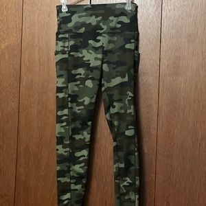 Camo Leggings, Side Pockets, Size Medium